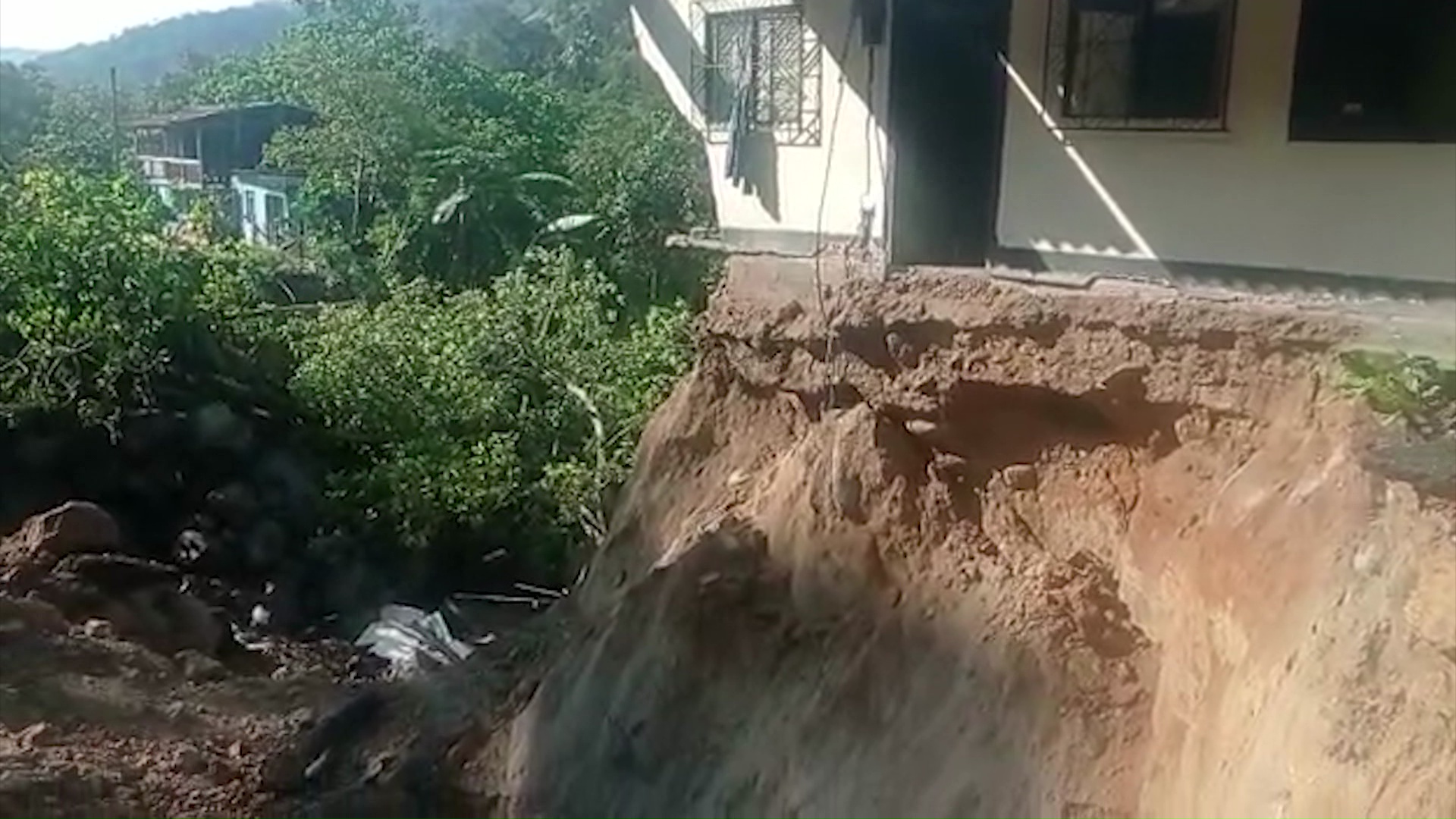 Emergencia por desbordamiento del Río Dormilón