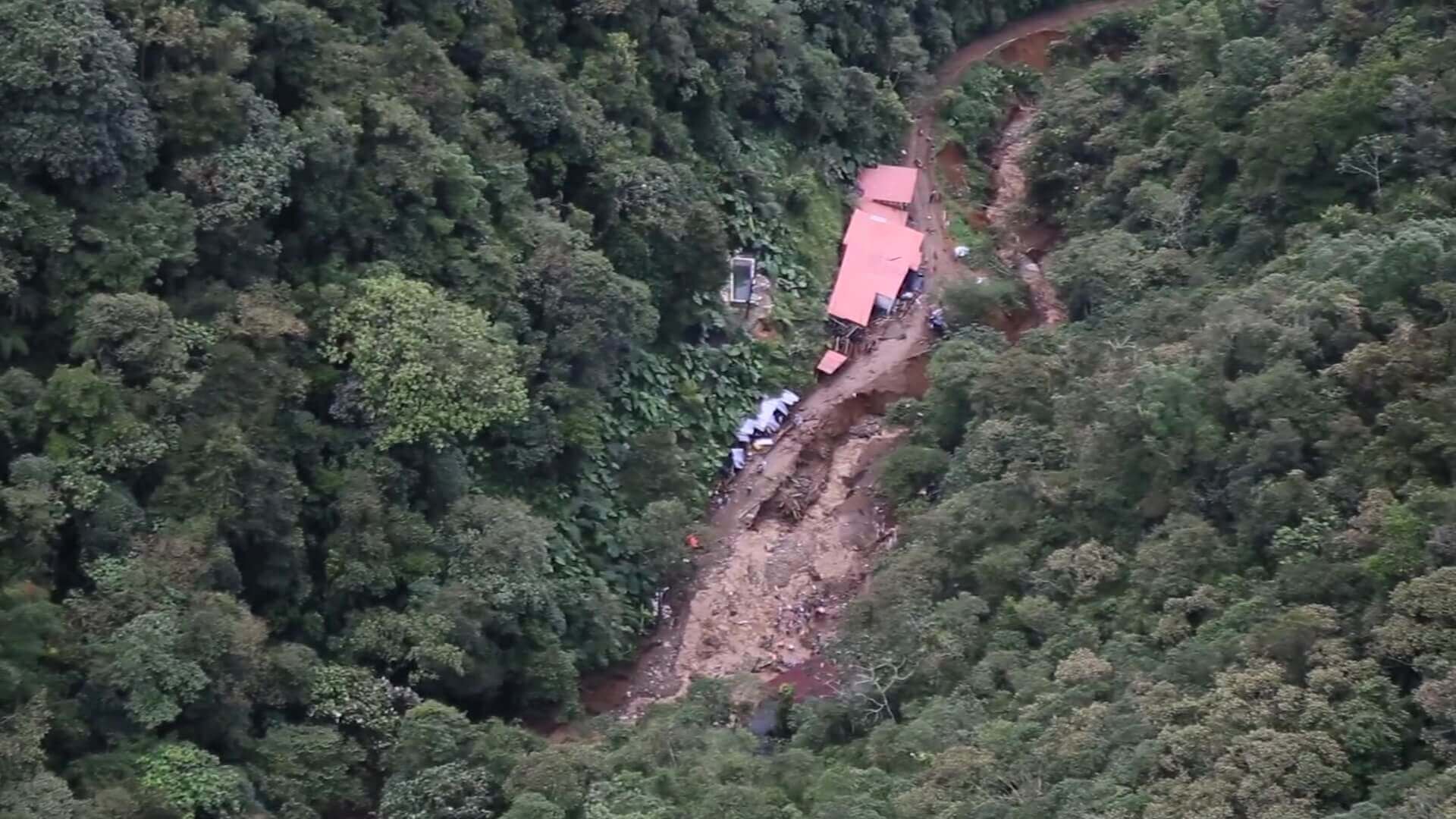 Avenida torrencial deja doce personas muertas en Abriaquí