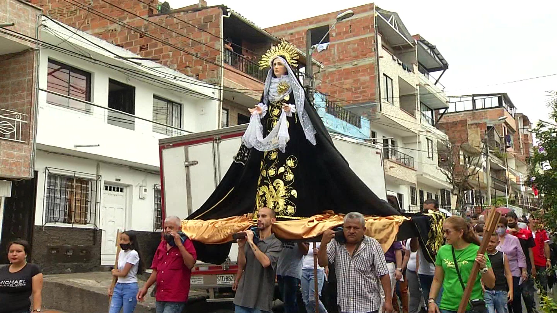 El Viacrucis une a fieles católicos en la Penitencia