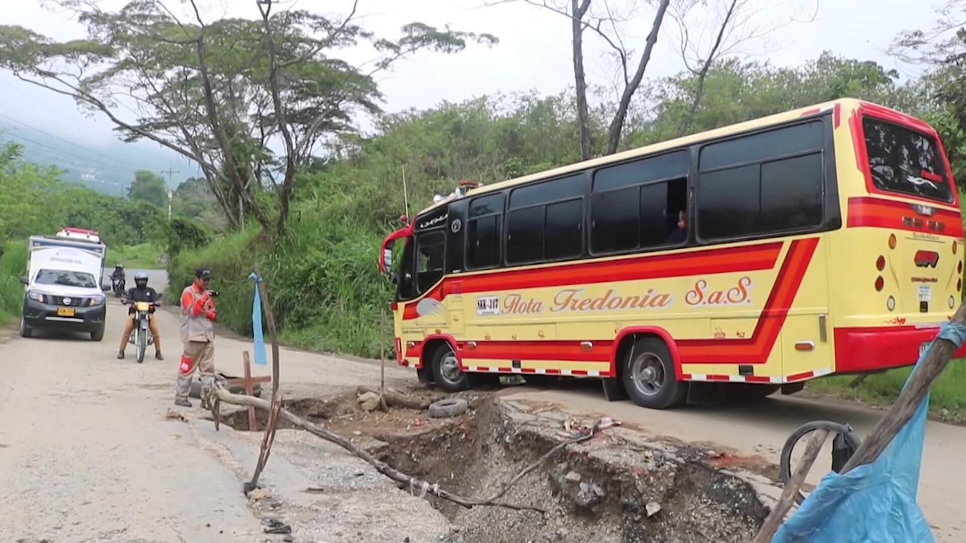 Hueco pone en riesgo a conductores en el Suroeste