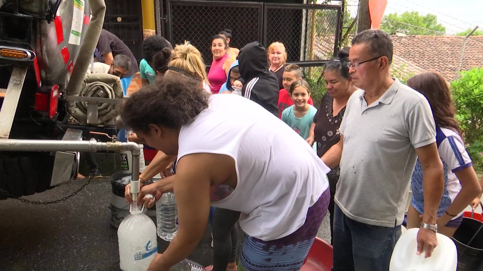 Por daño en tres tubos, cinco barrios están sin agua