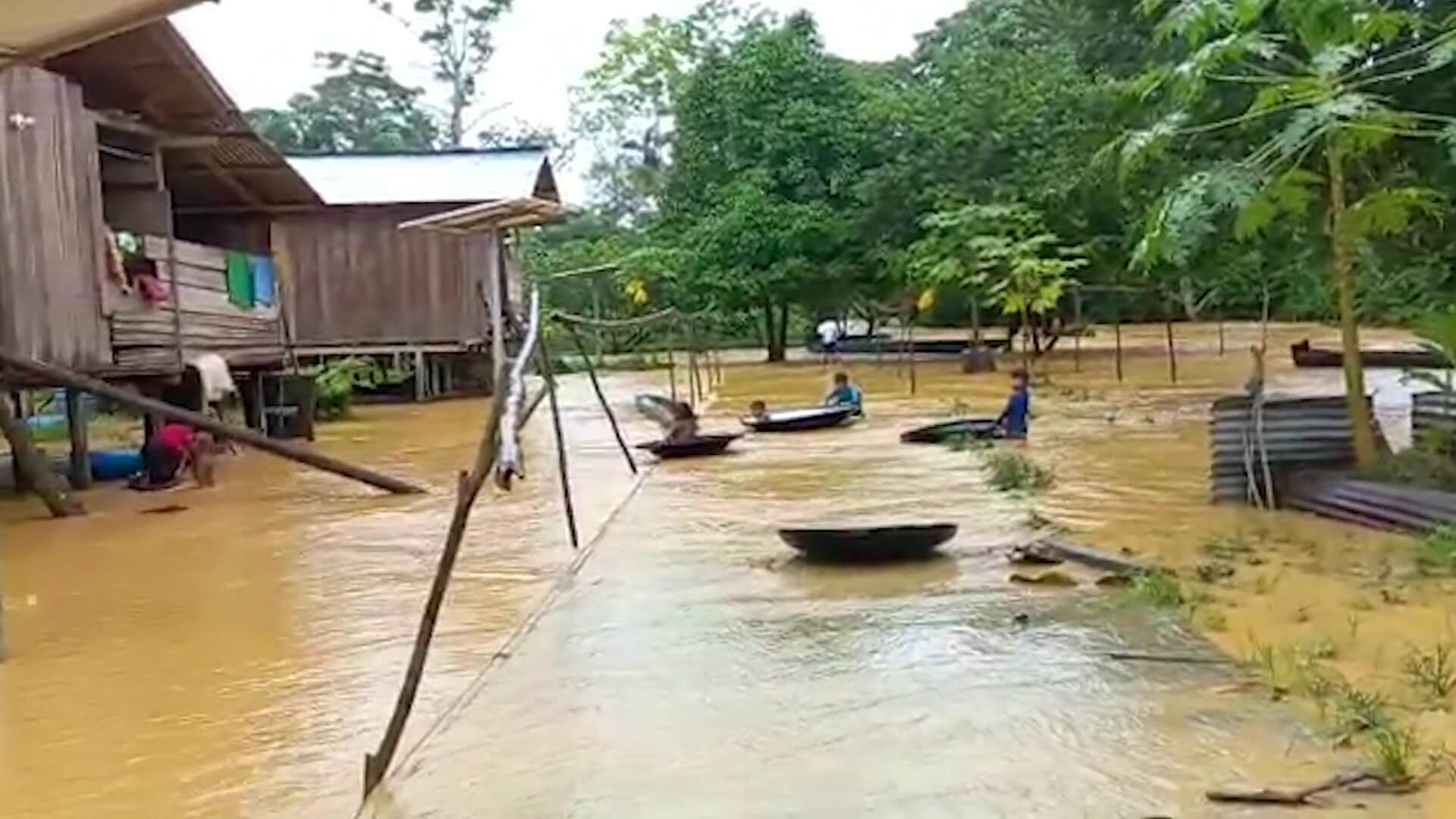 Pueblo indígena afectado por creciente de río