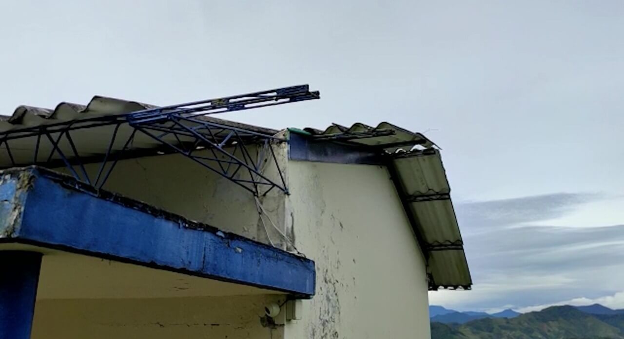 Casas destechadas por vendaval y vías dañadas por lluvias