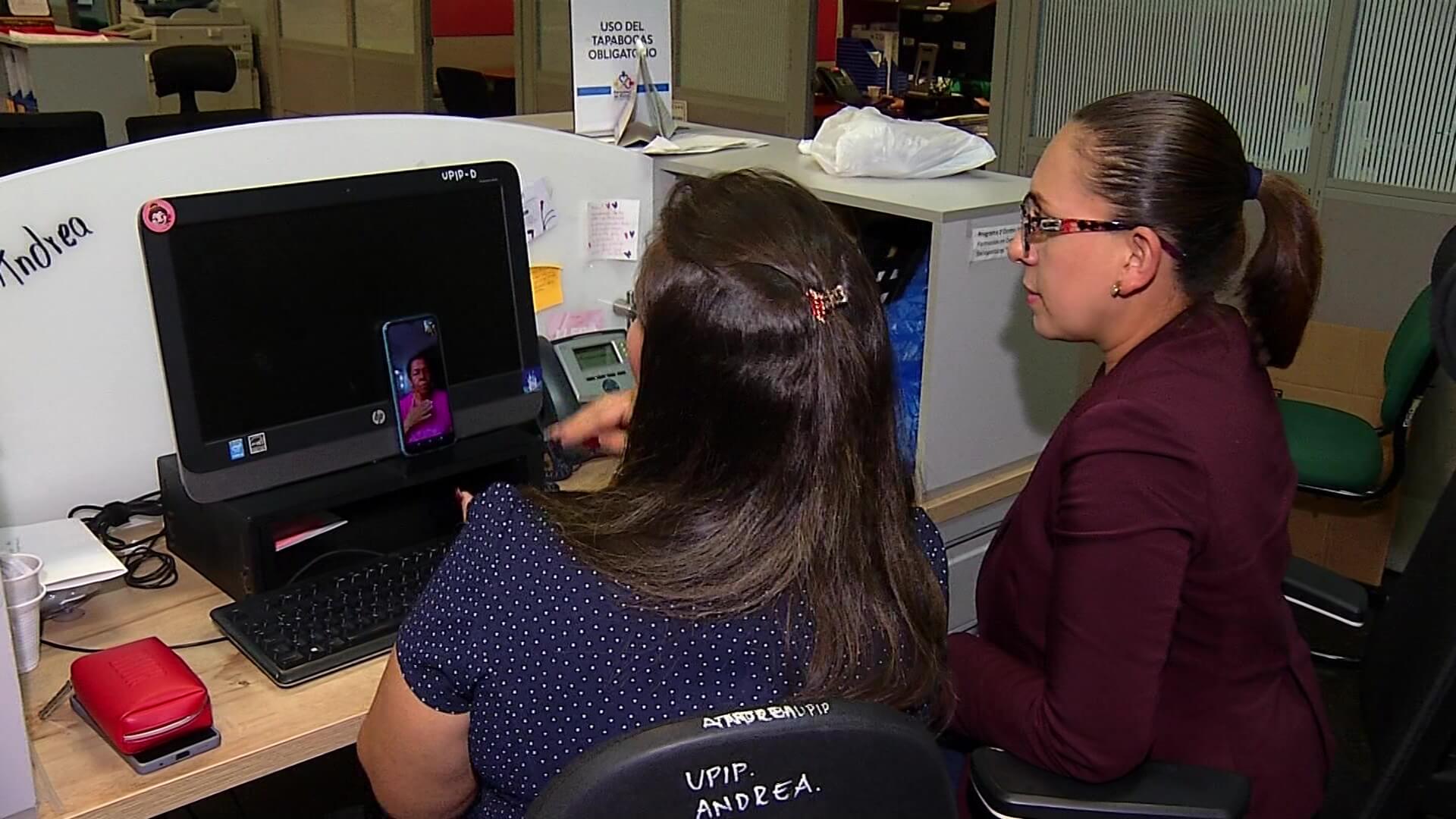 Con videollamadas agilizan atención de comunidad sorda