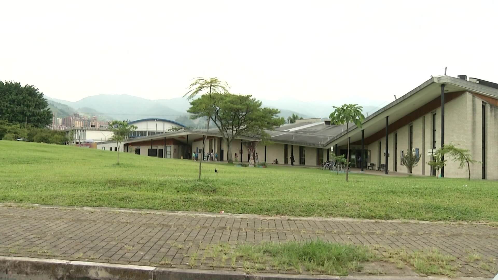 Consumo de drogas alrededor de biblioteca Guayabal