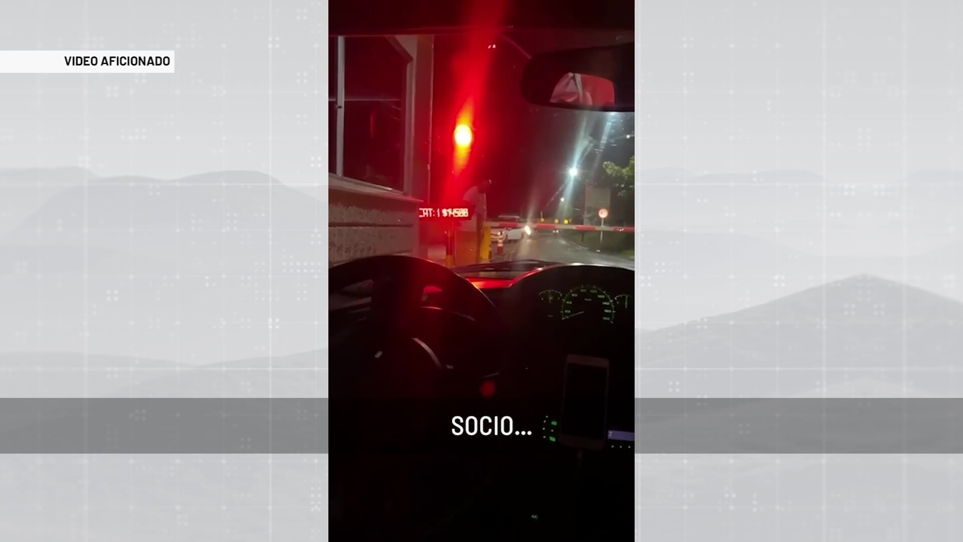 Enojo de decenas de conductores por daño en peaje