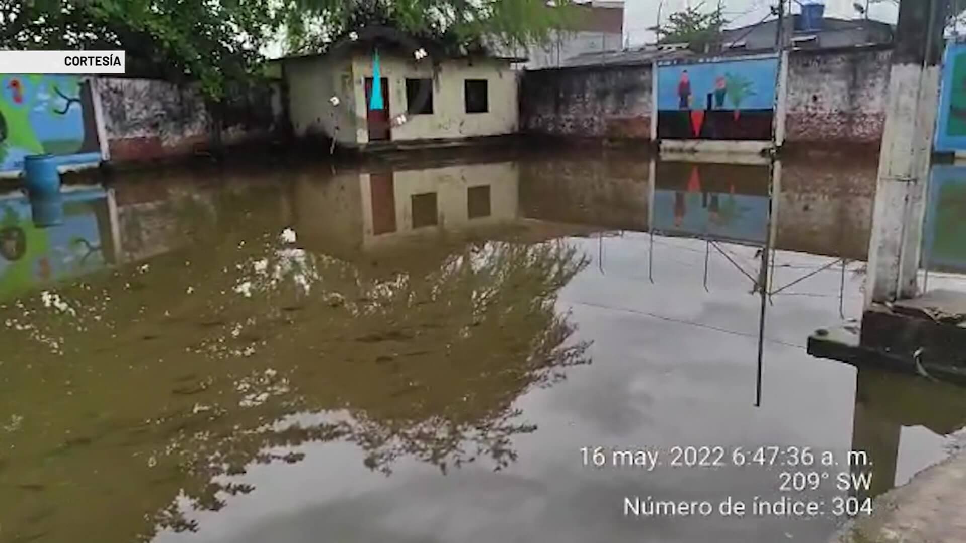 Piden ayuda por inundación en institución educativa en El Bagre