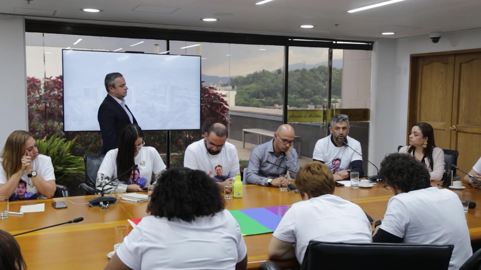 Secretarios podrían quedarse sin potestad para contratar