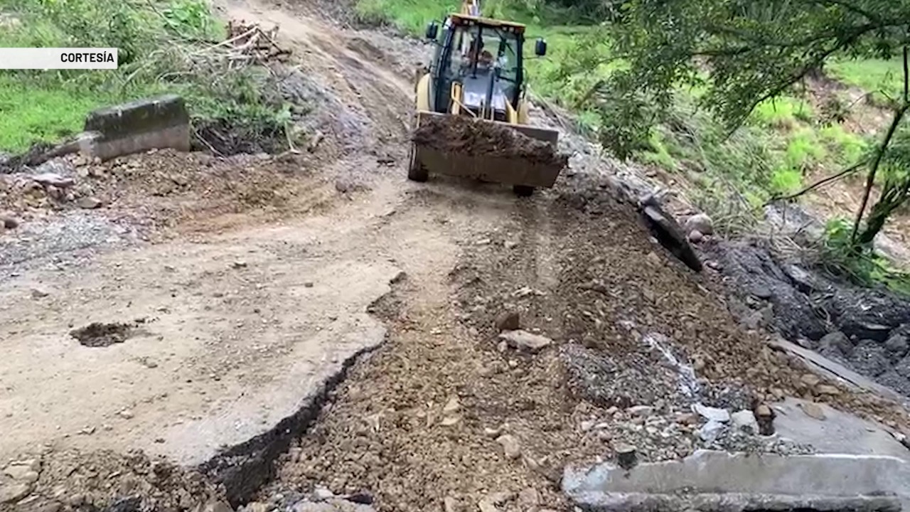 Daño entre Venecia y Bolombolo preocupa a conductores