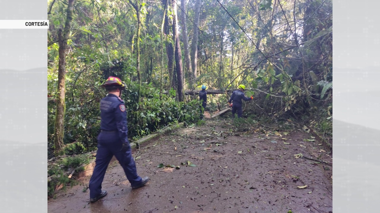 Alerta roja por lluvias, deslizamientos y vientos fuertes