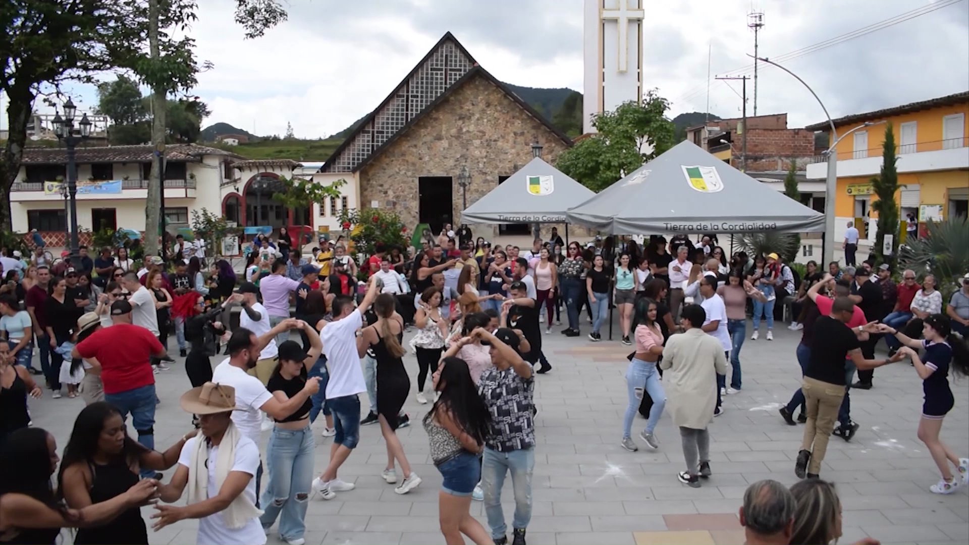 200 personas participaron de Porro al Parque