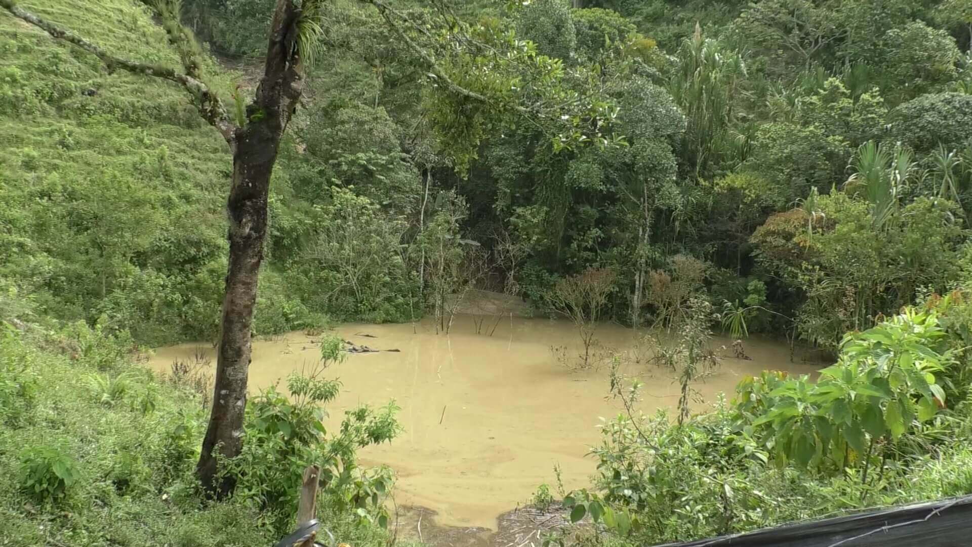 Generan alerta en vereda por represamiento de agua