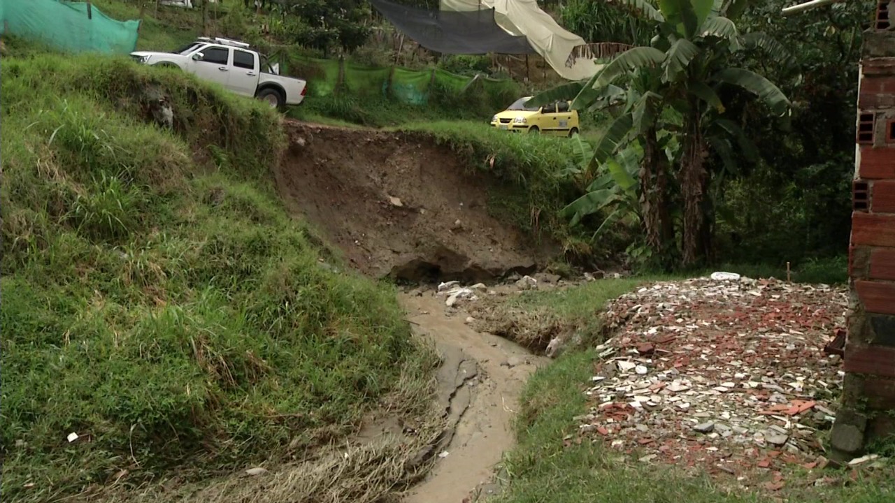 Inundaciones en viviendas de barrio El Guayabo