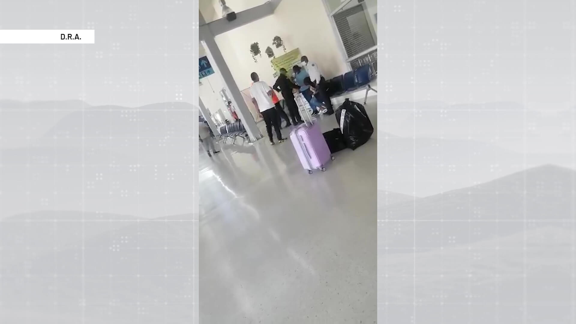 Pelea de mujeres en dos aeropuertos