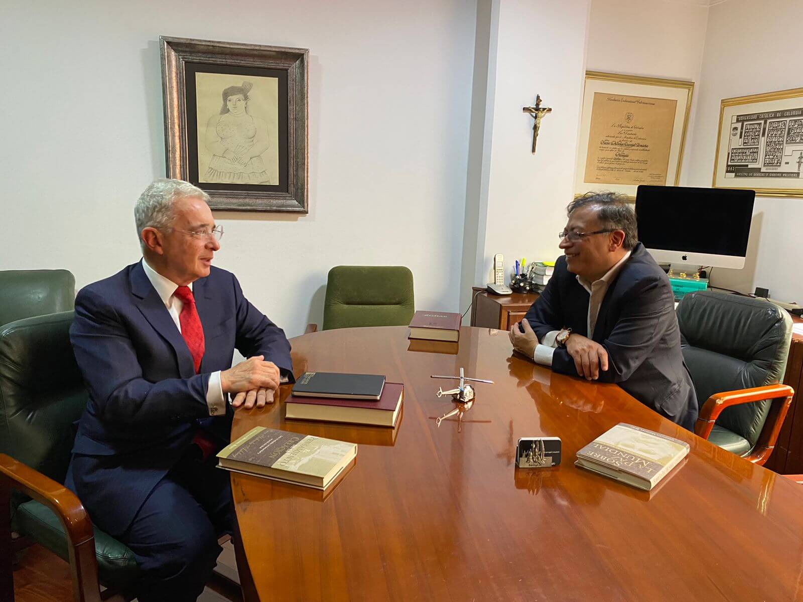 Petro y Uribe tendrán un canal de diálogo