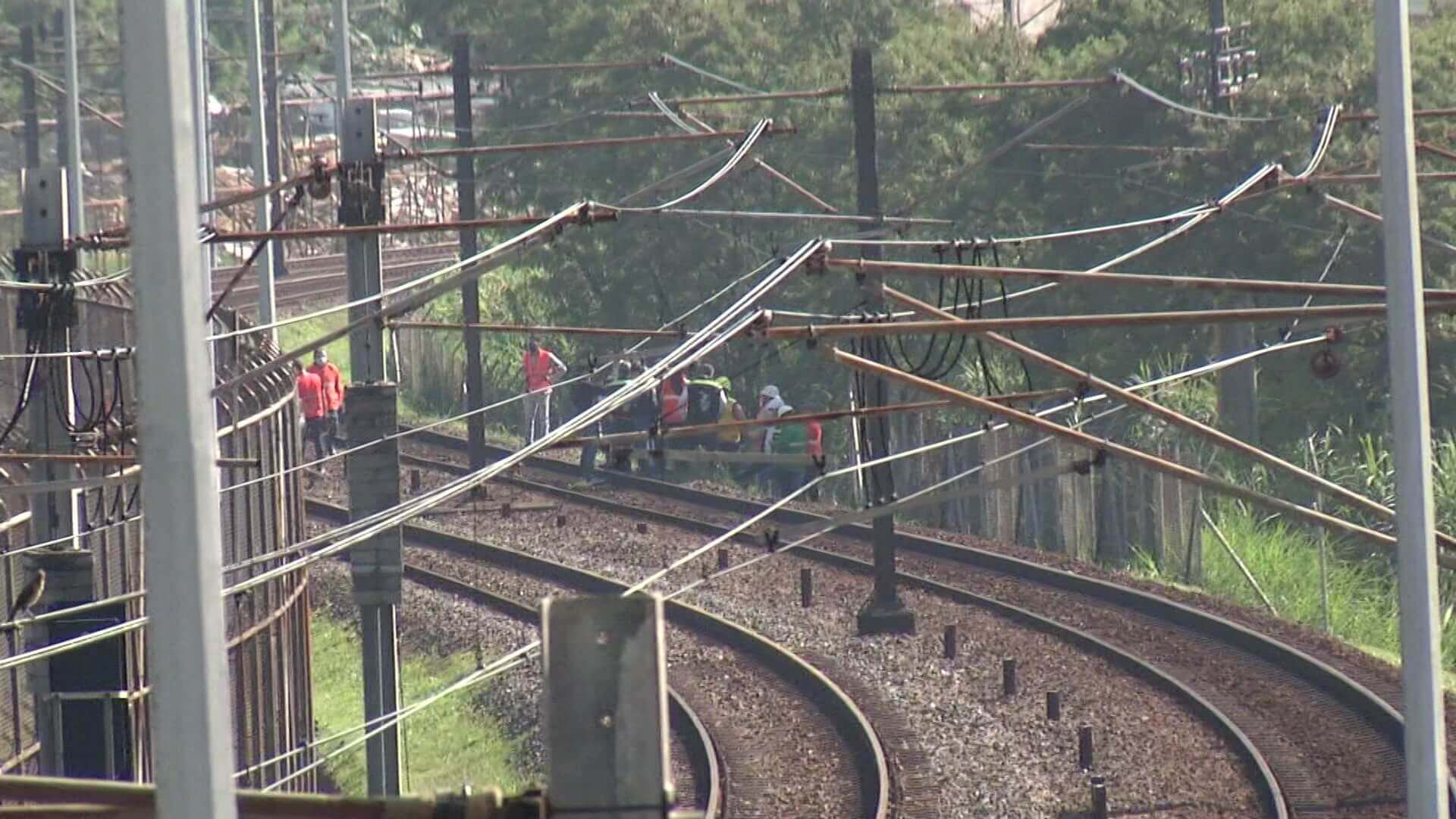 Socavación en vía férrea del Metro generó suspensión