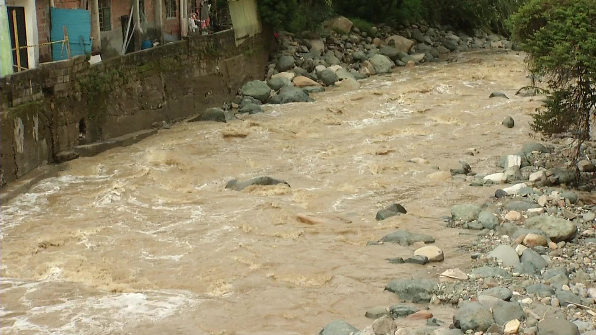 Temen deslizamiento de la montaña en la vereda La María