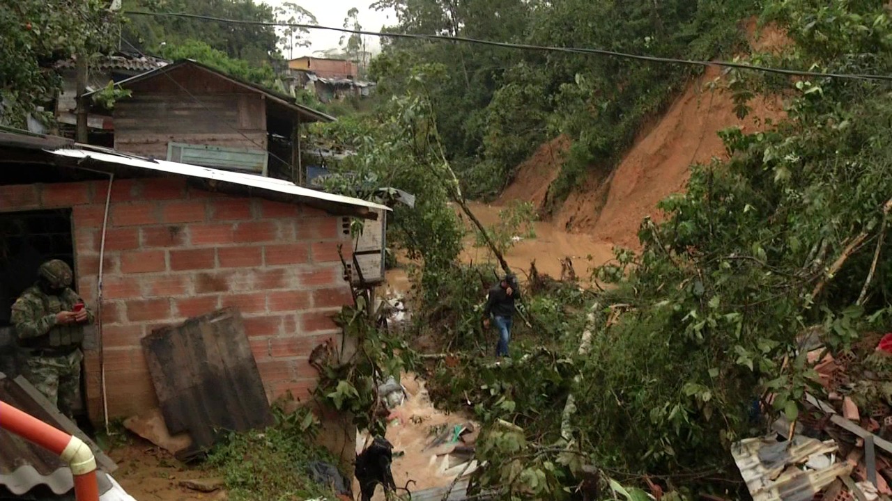 Tres viviendas dañadas por deslizamiento en Caldas