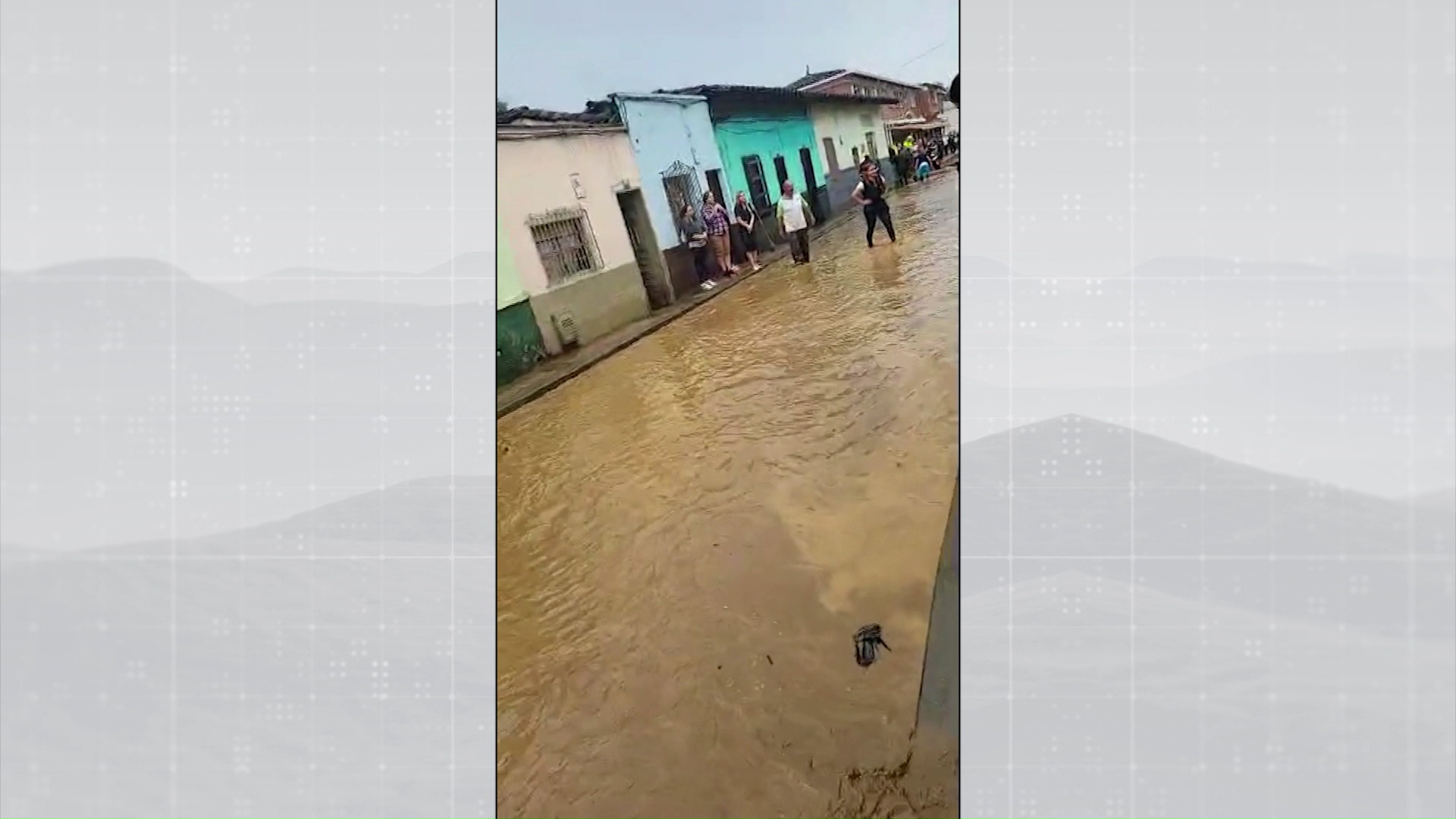 Creciente súbita inundó el sector El Guamo