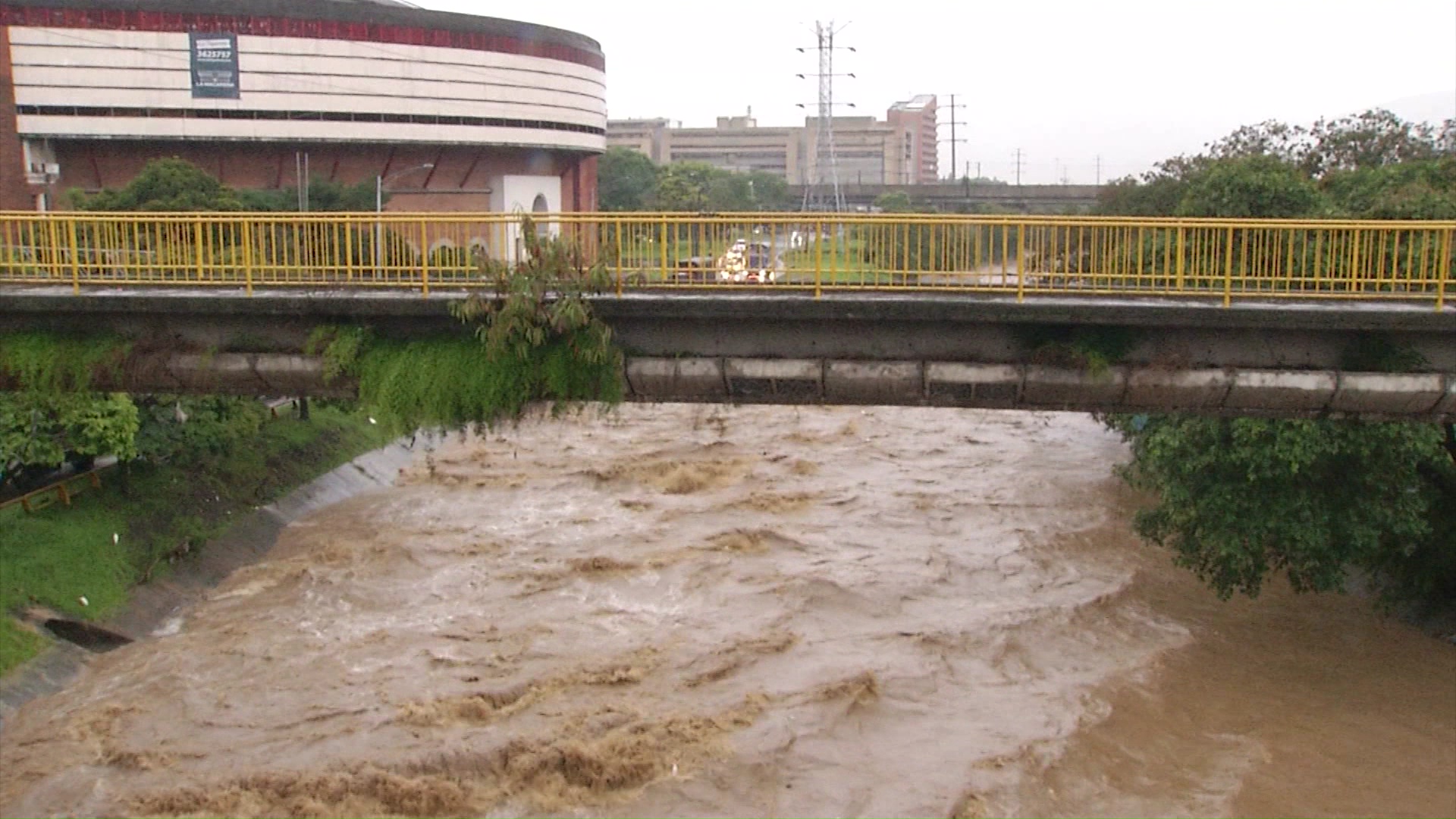 ¿Por qué se desborda el río Medellín?