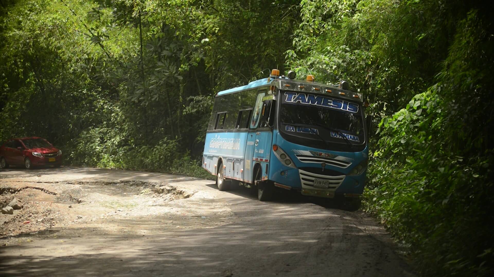 Hundimiento de vía afecta a cuatro municipios