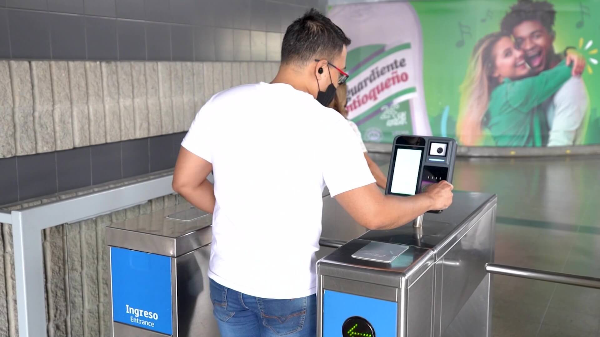 Más de dos mil códigos QR para recargas en el Metro