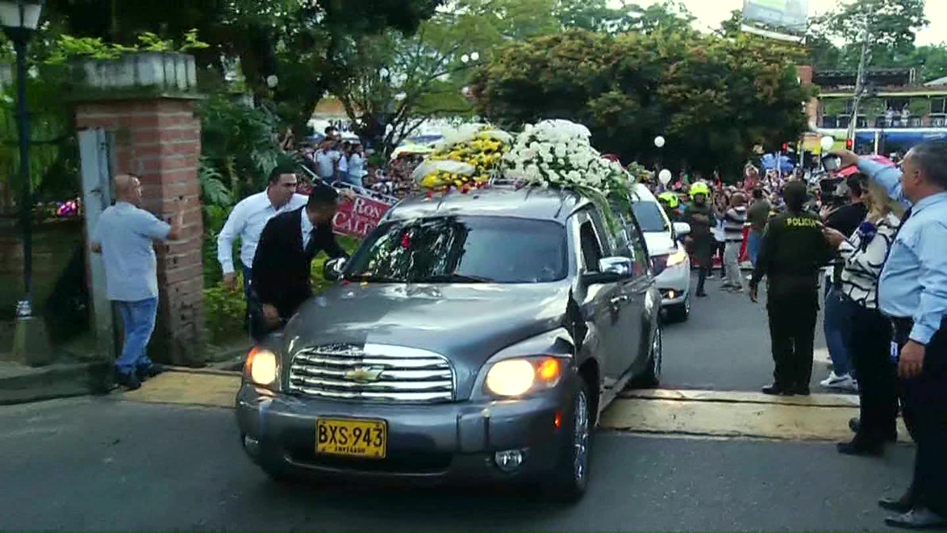 Familiares despiden a Darío Gómez