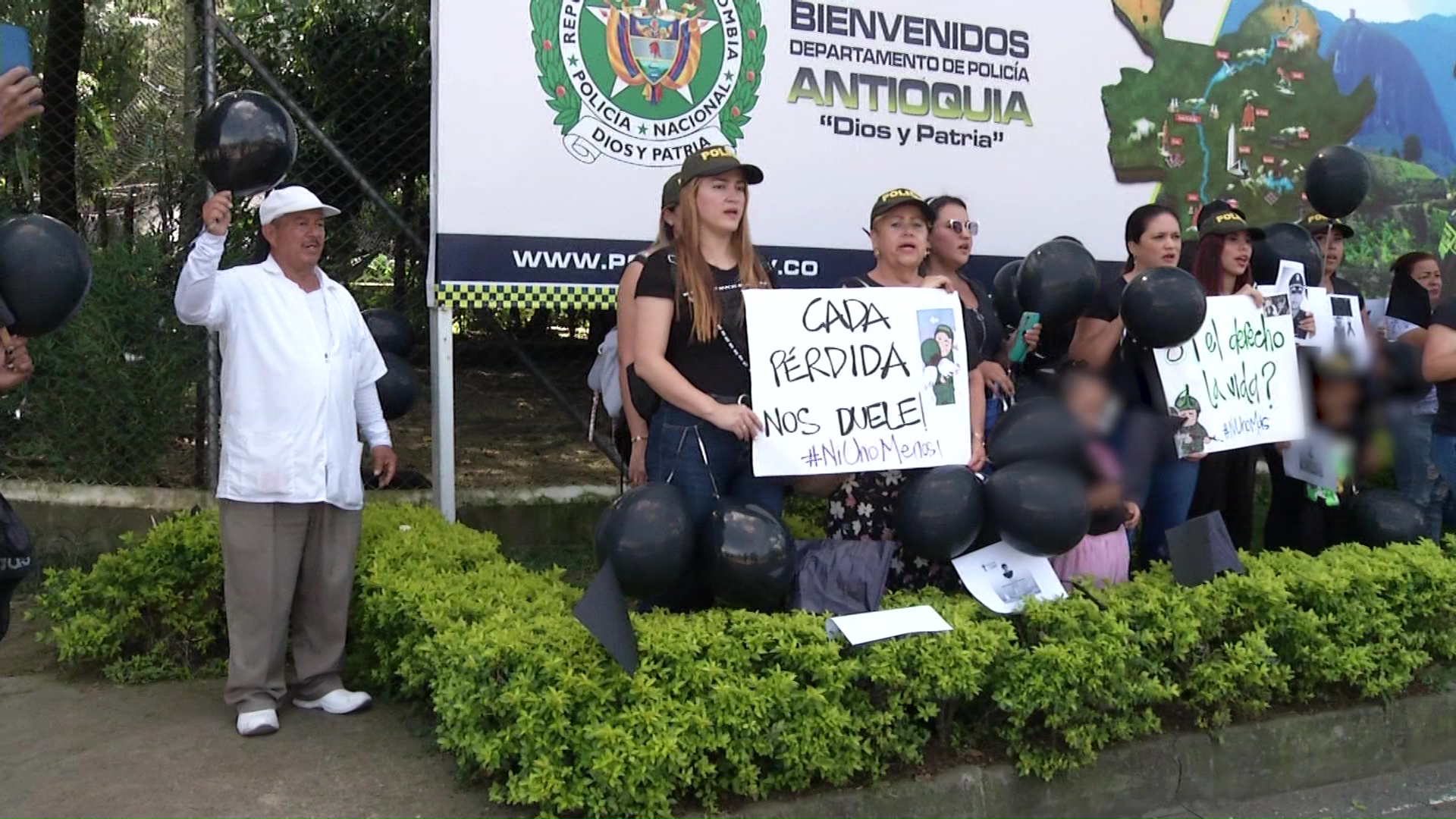 Plantón en solidaridad con la policía