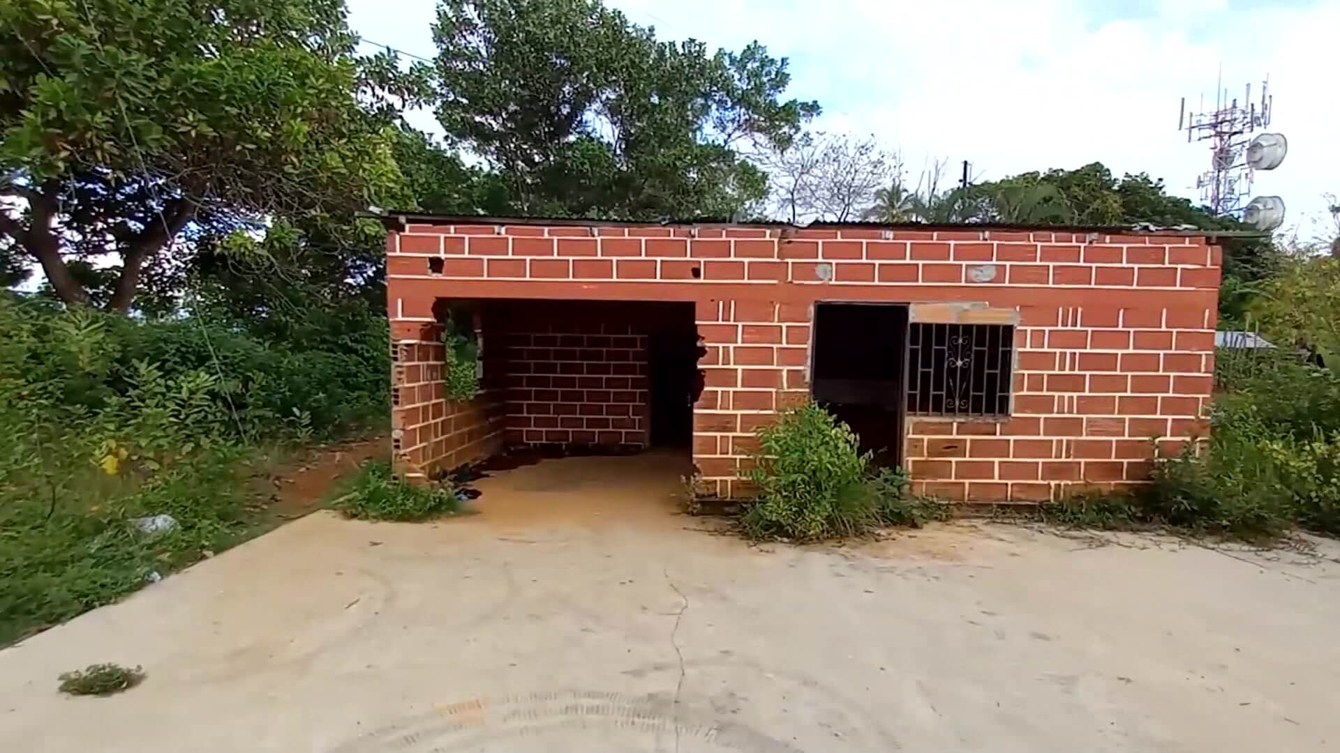 Asesinados tres jóvenes en casa abandonada