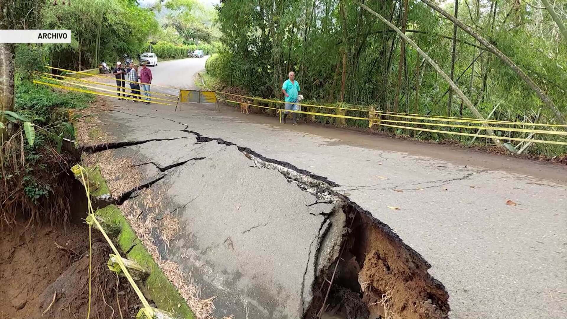 Colapsó puente sobre quebrada La Mica