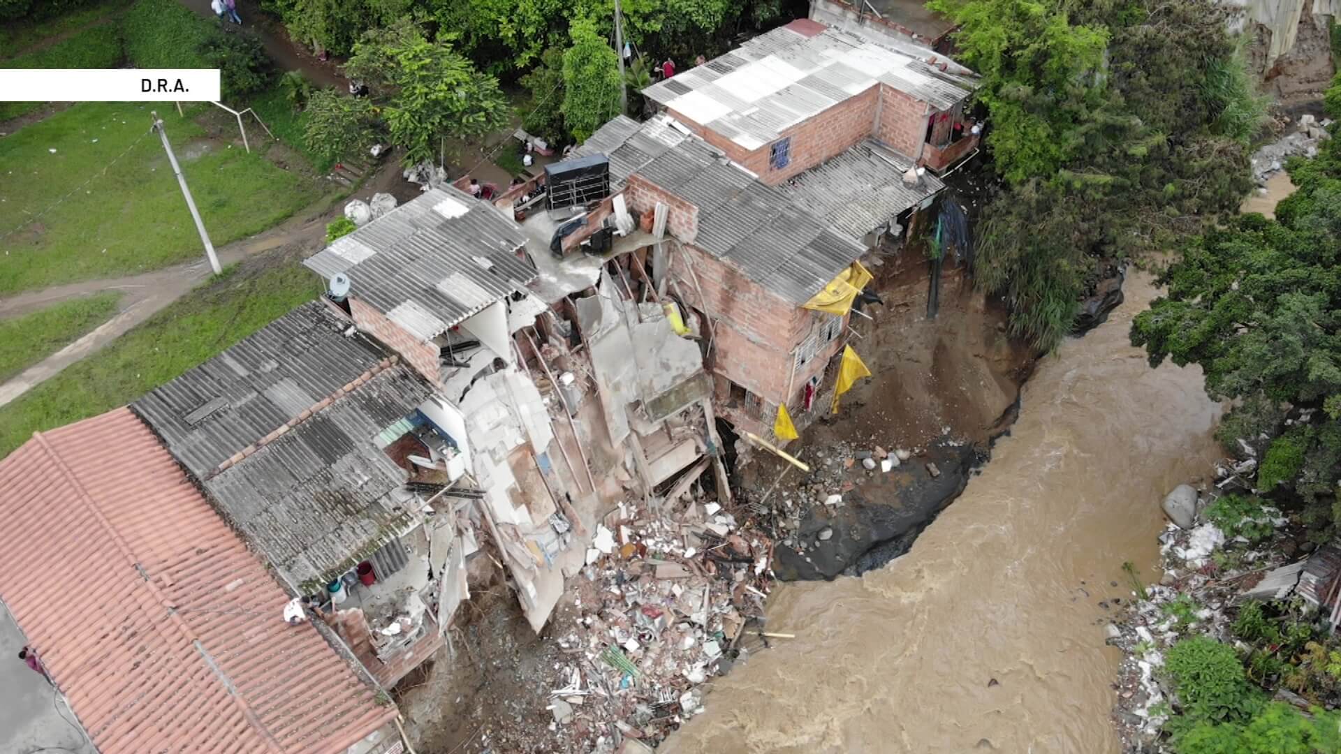 Creciente llevó a colapso de 51 viviendas en Bello