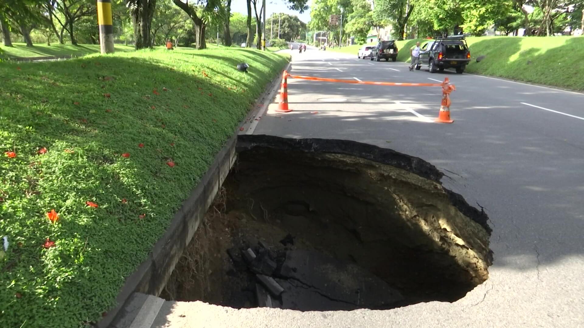 Deben excavar 6,5 metros para identificar el daño