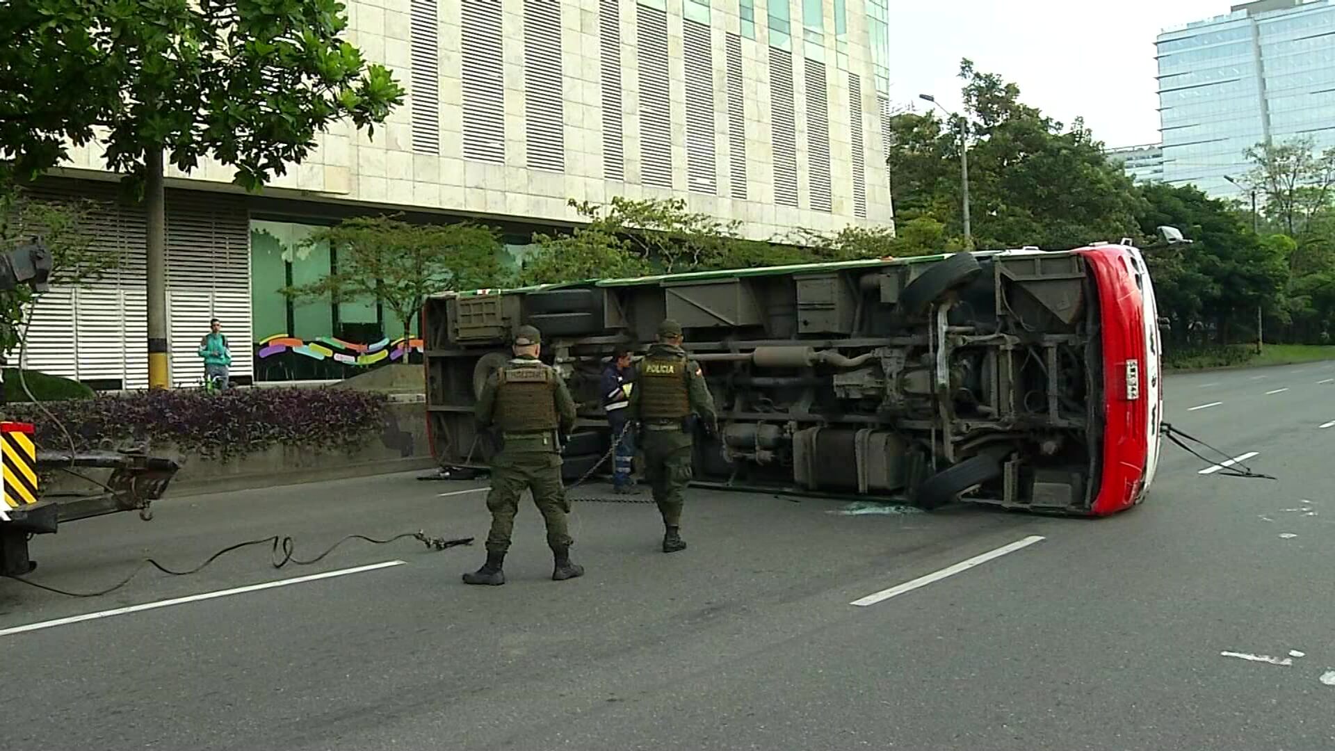 Diez lesionados en accidente de bus