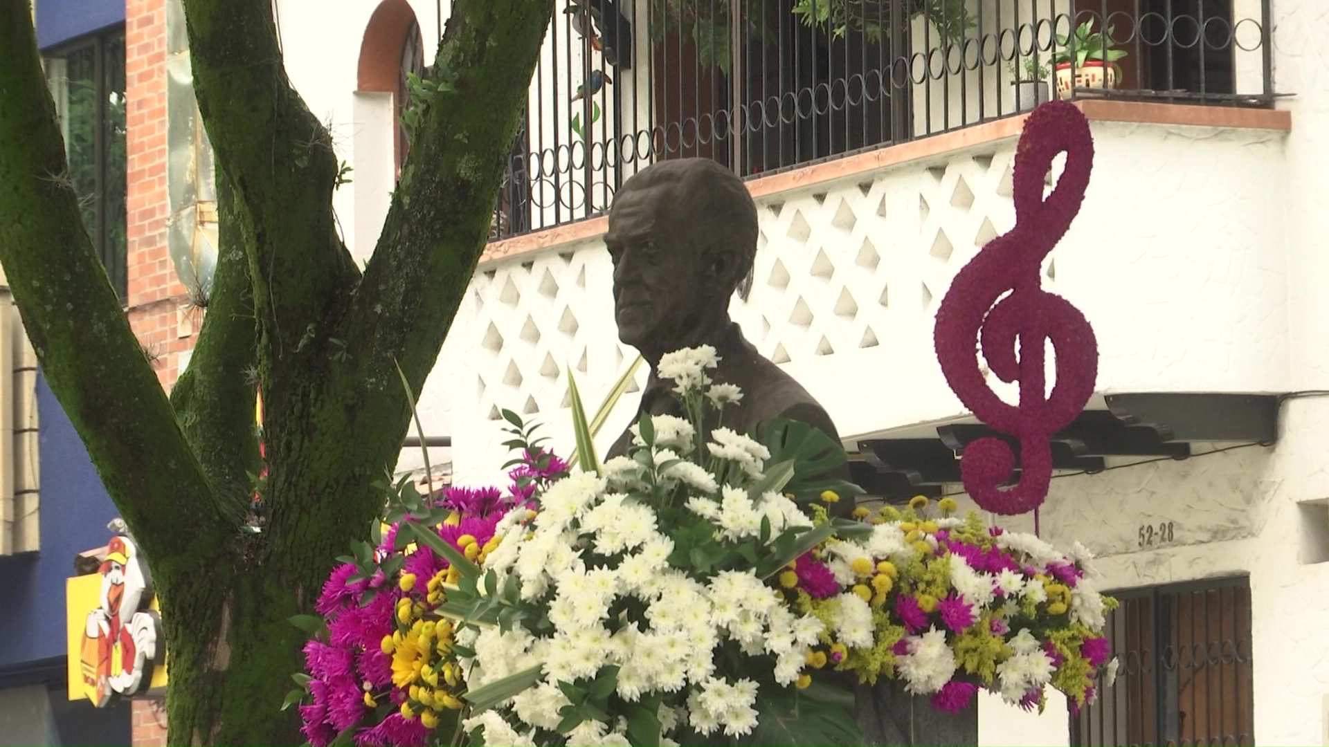 Flores de corregimientos en Av. La Playa