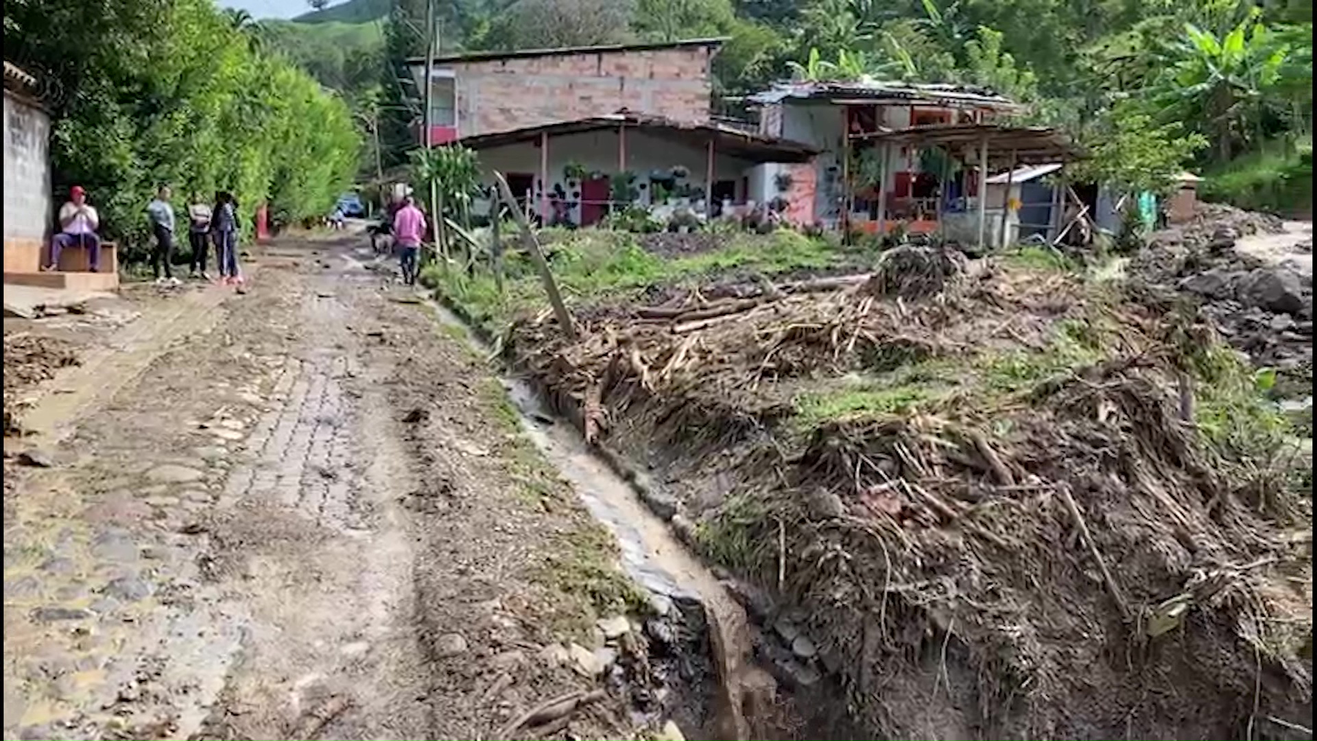 Creciente de quebrada afectó a 30 familias en Ciudad Bolívar