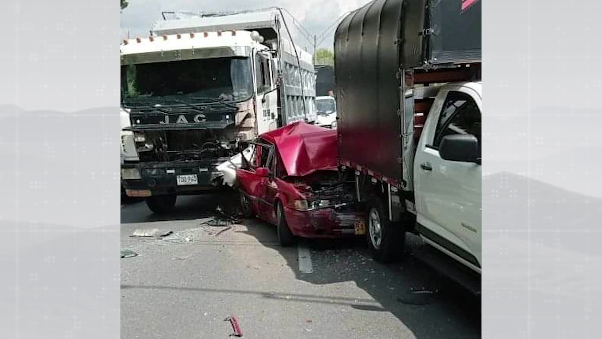 Aparatoso accidente en la vía Medellín – Bogotá