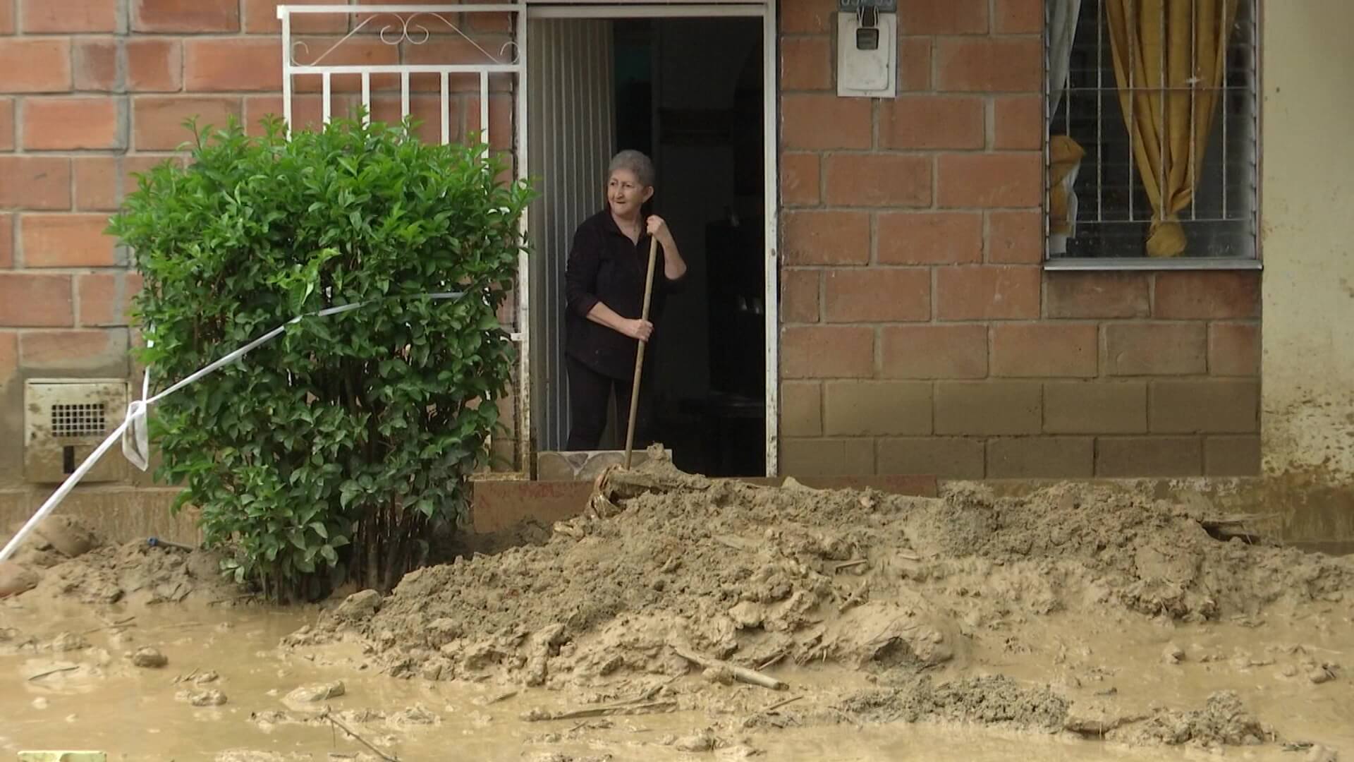 Apoyo por emergencia en sector Villa Lía