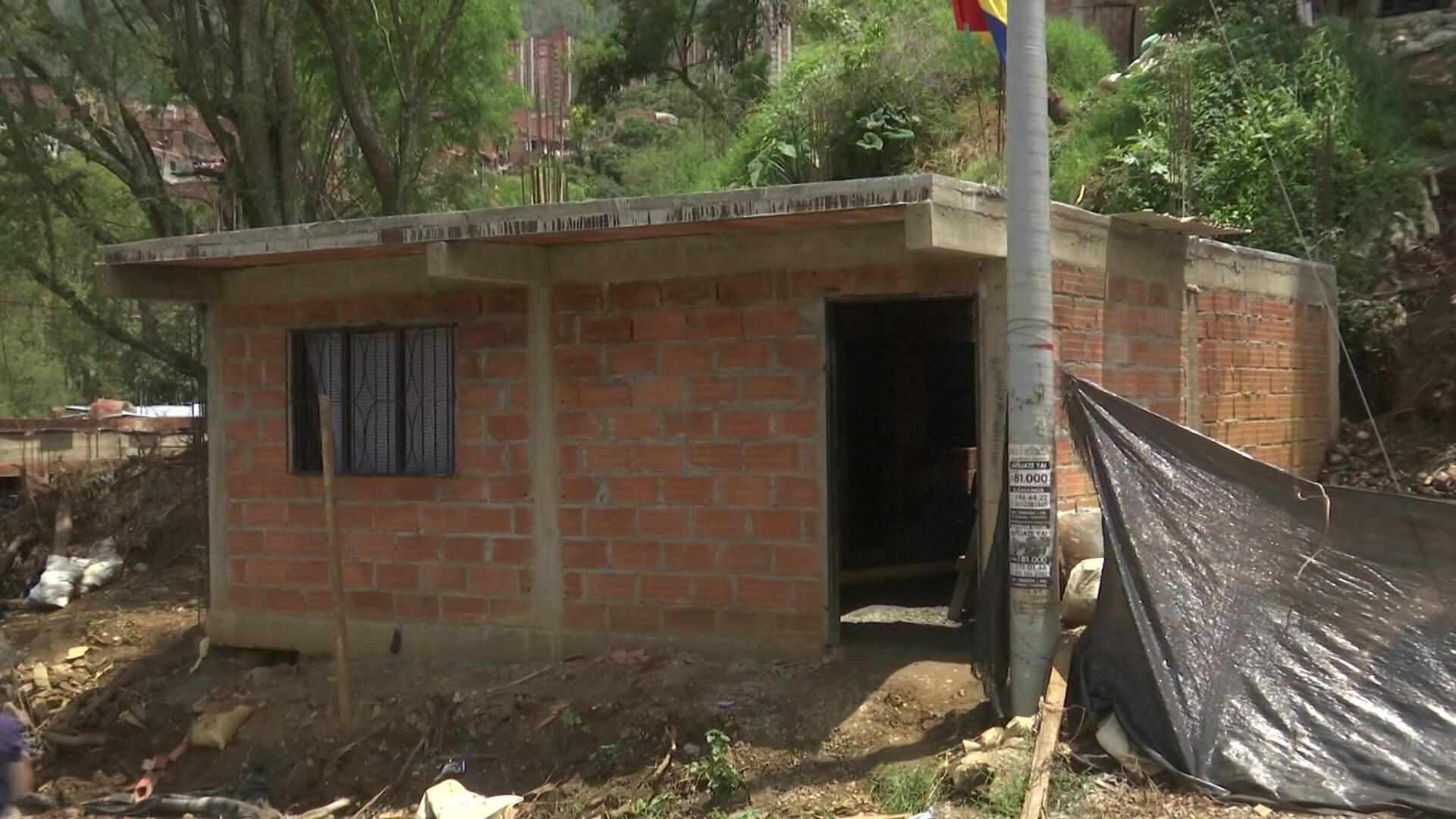 Demolidas viviendas construidas ilegalmente en Bello