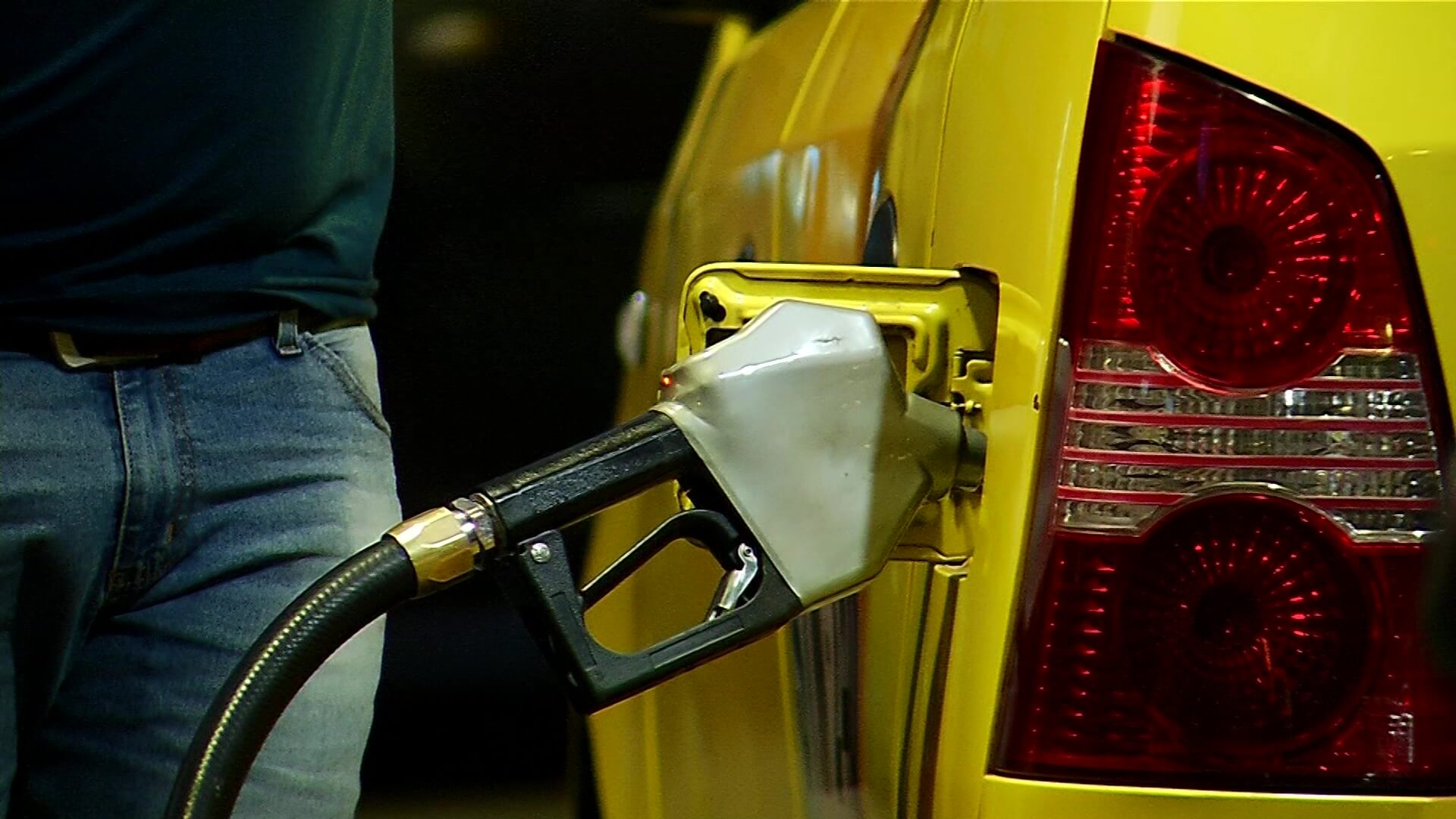 Gasolina a $10.000 el galón en diciembre