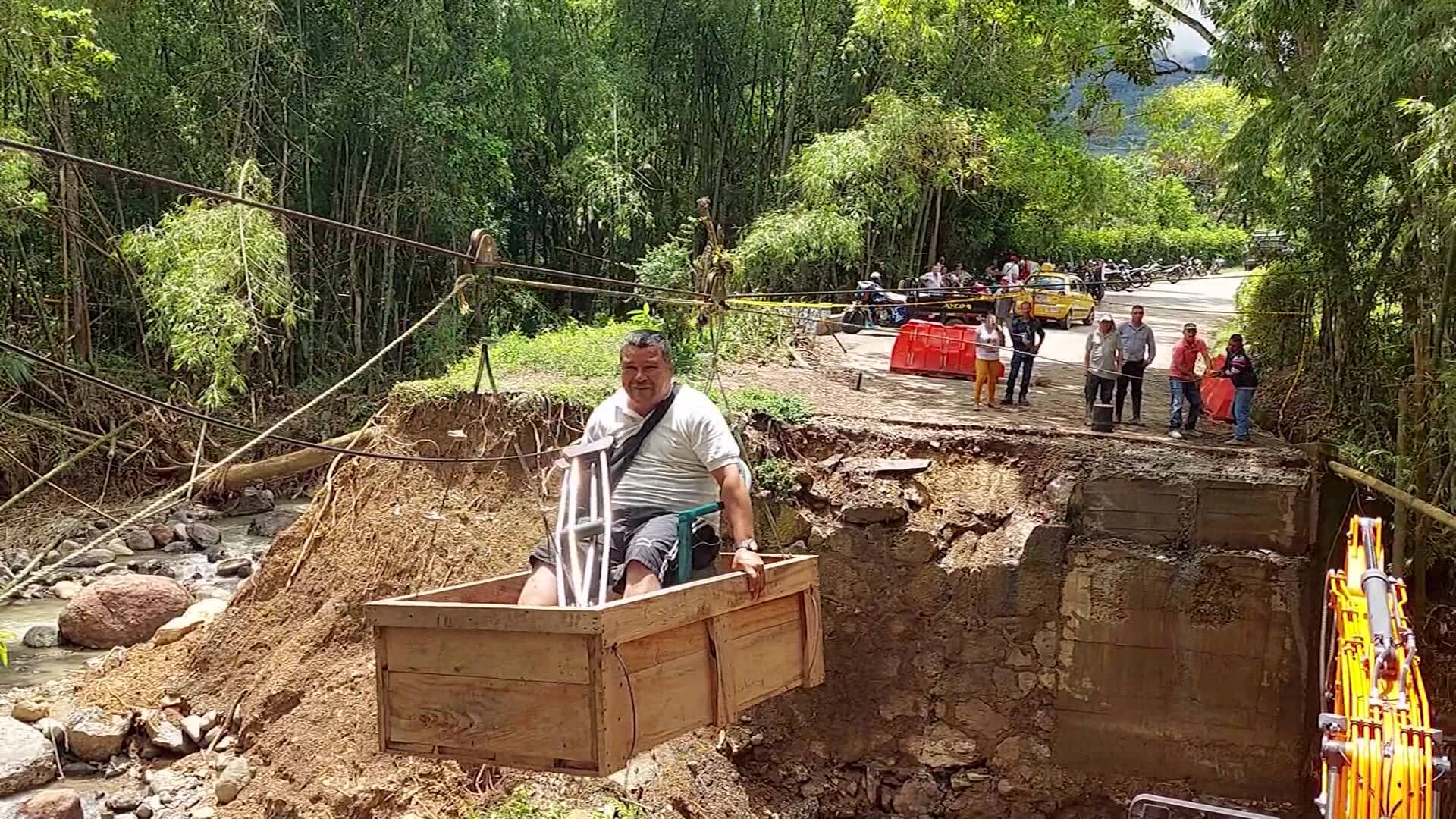 Improvisan solución por caída de puente en Támesis