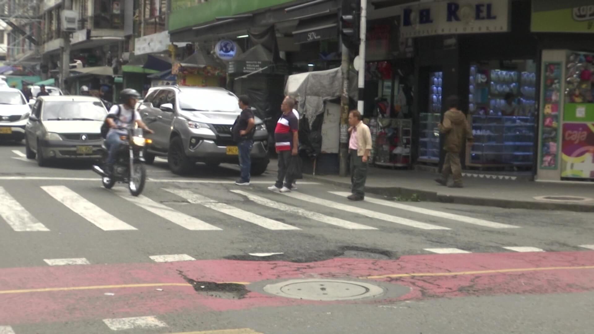 No hay plata para repavimentar vías