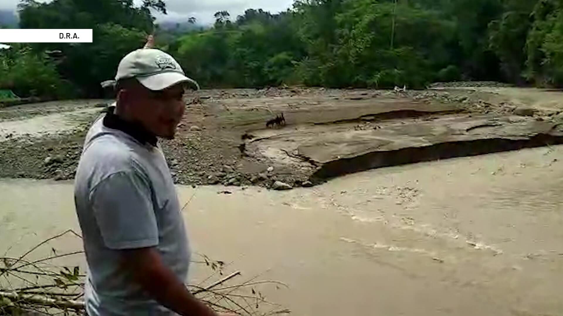 Piden reconstruir muro que protegía del río