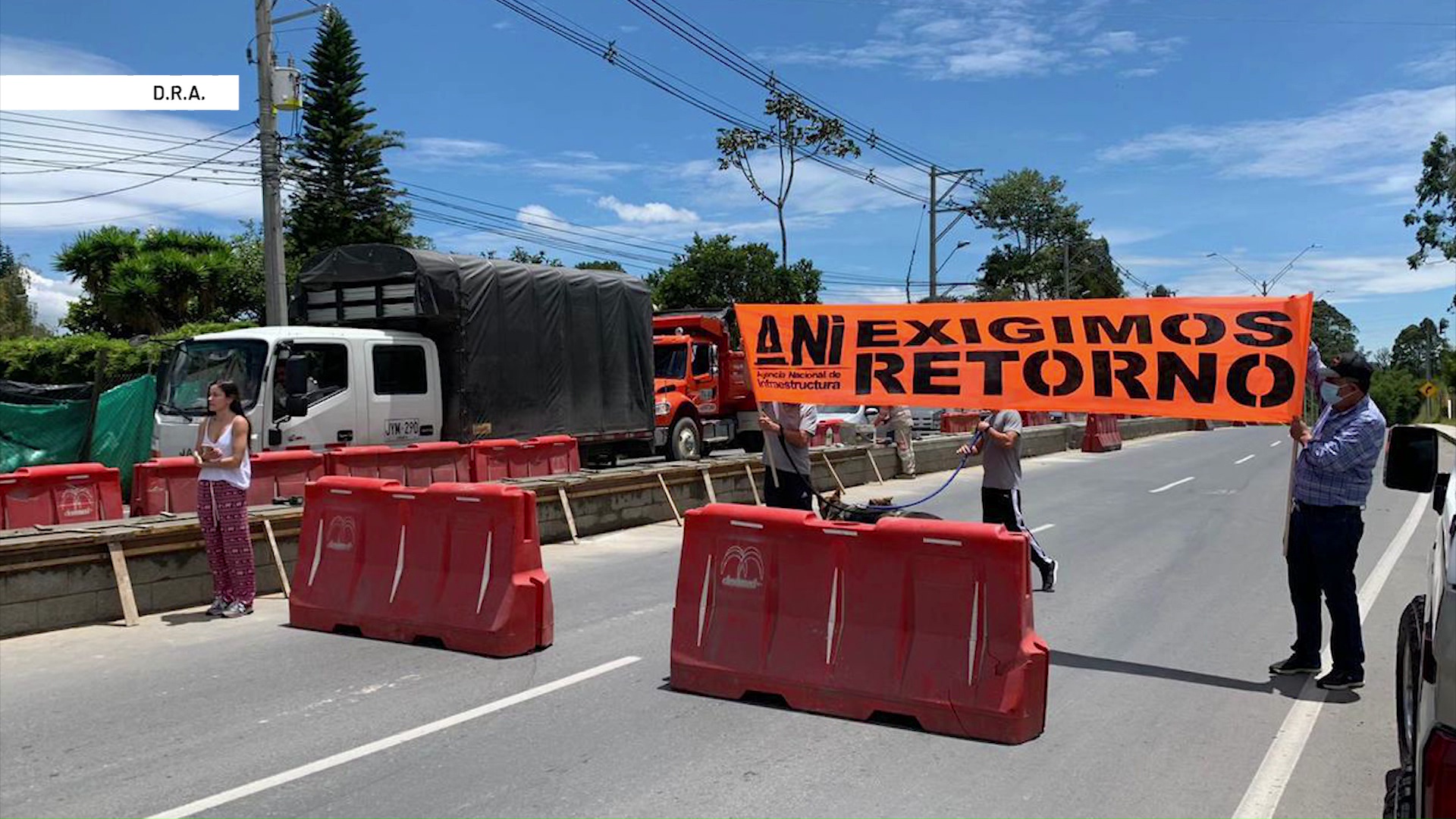 Con bloqueo piden retorno en Llanogrande