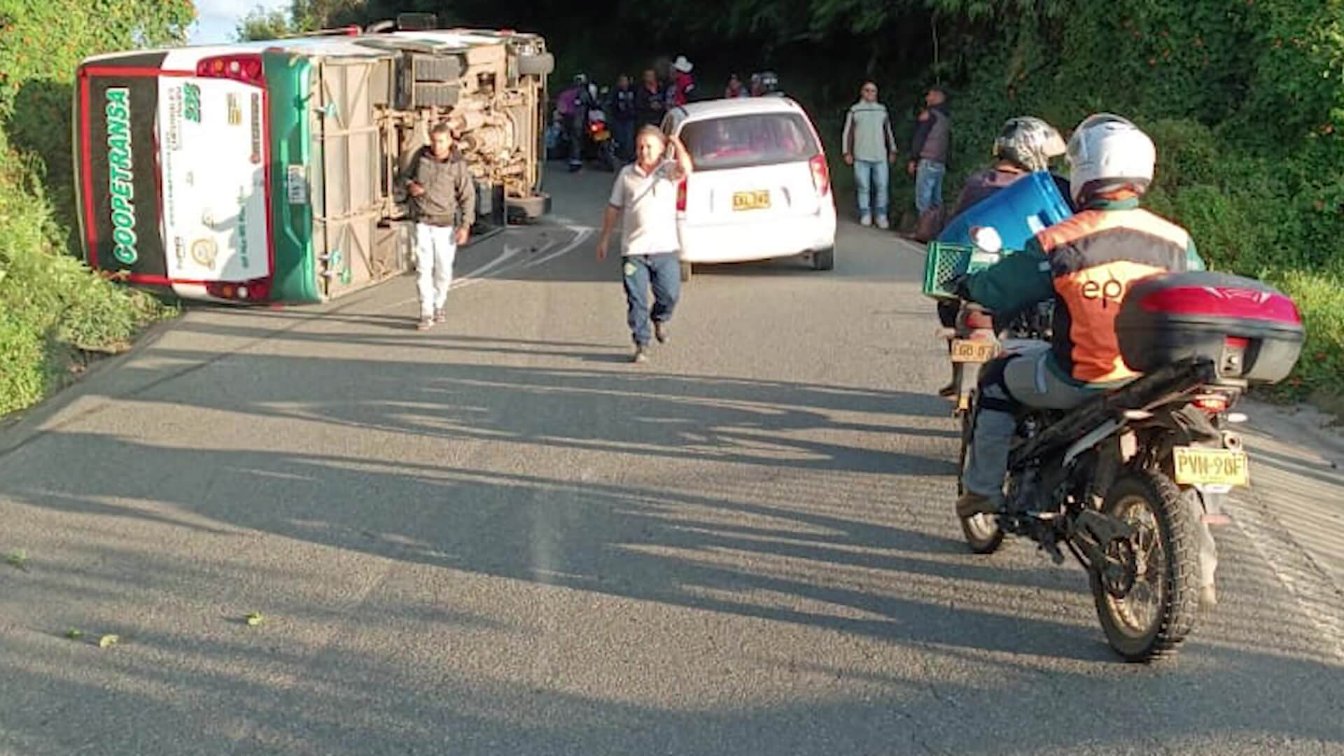 13 lesionados en accidente de bus