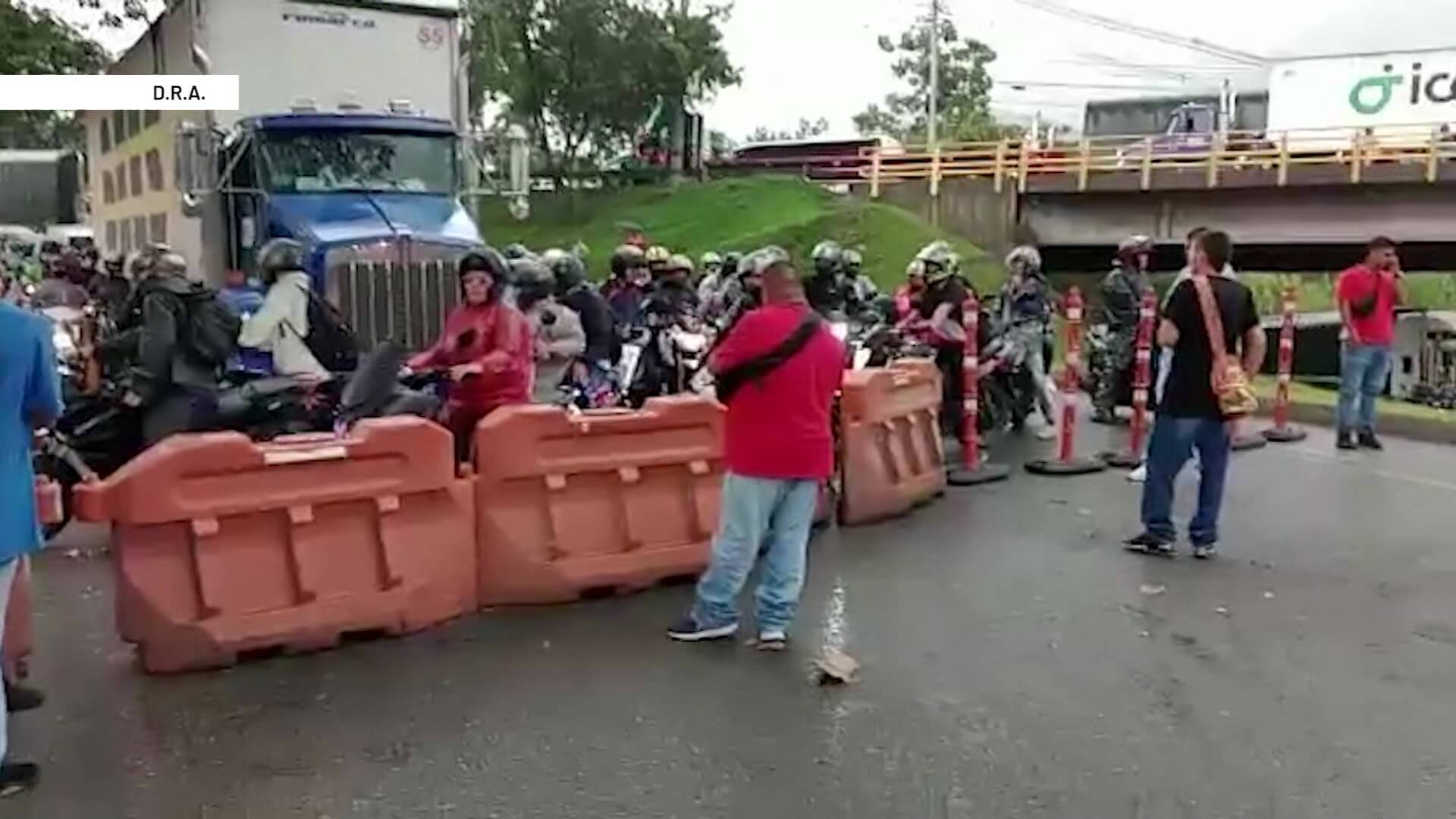 Bloqueo de transportadores en regional sur