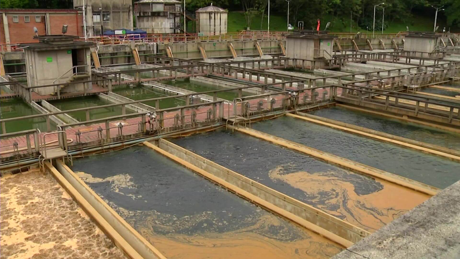 Demora en restablecimiento del servicio de agua.