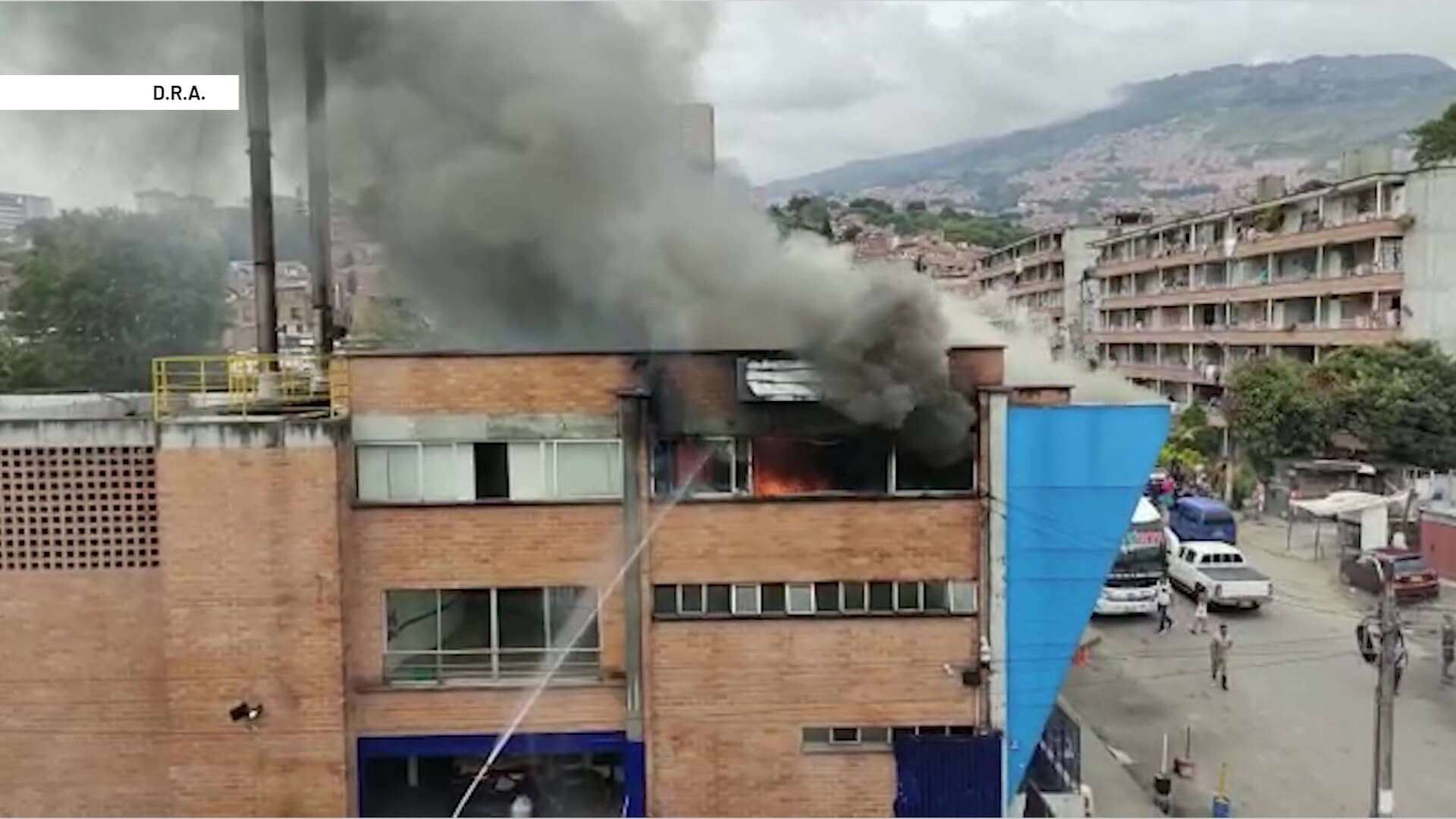 Dos lesionados dejó incendio en anfiteatro