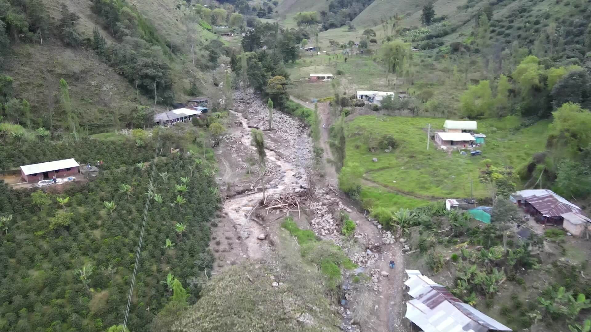 Emergencia por desbordamiento de quebrada