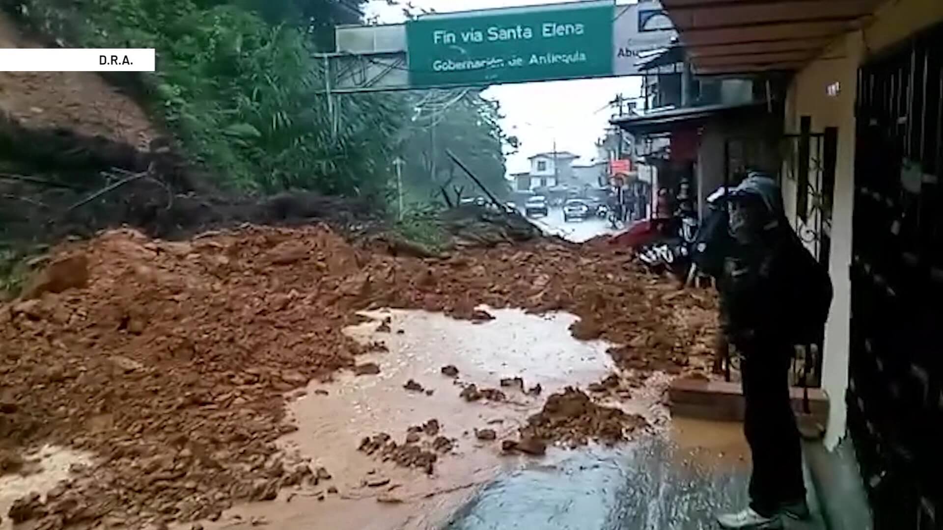 Lluvias generan inundaciones y movimientos en masa