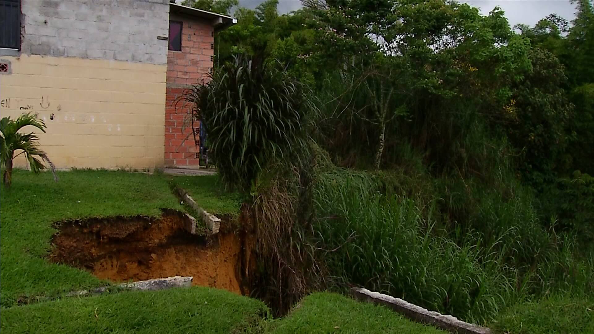 Ocho viviendas en riesgo de colapso